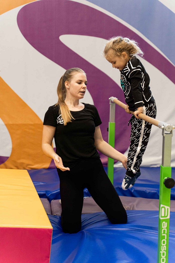 Детская секция гимнастики и акробатики flykids: увлекательные занятия для маленьких спортсменов