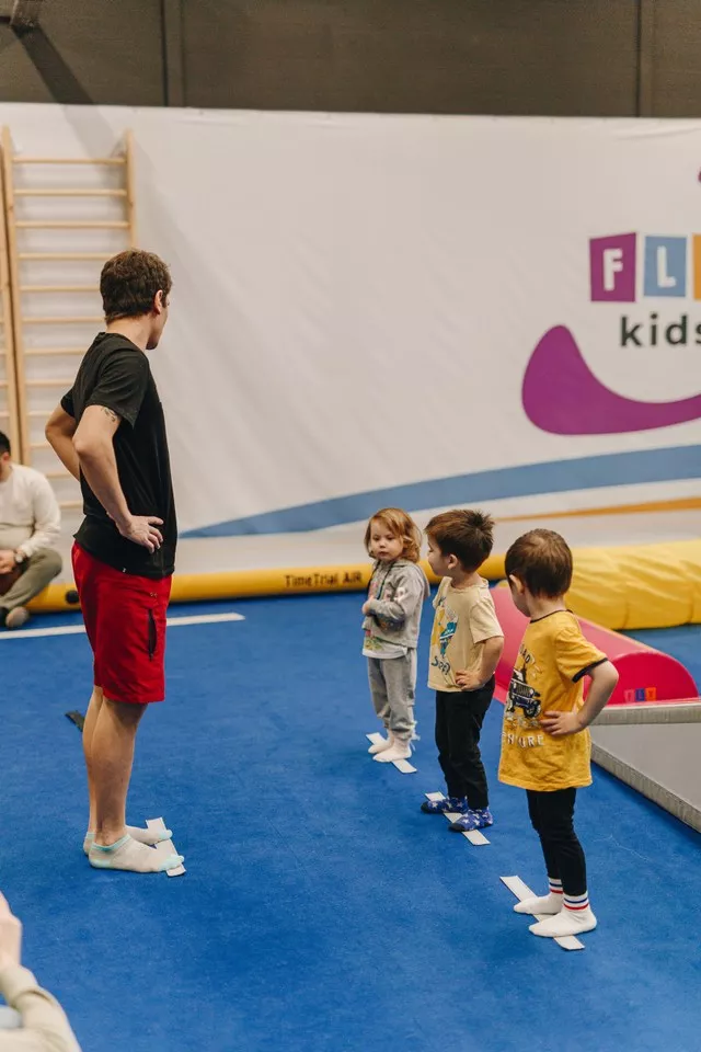 Занятия гимнастикой с самого раннего возраста: зачем спорт годовалому малышу?